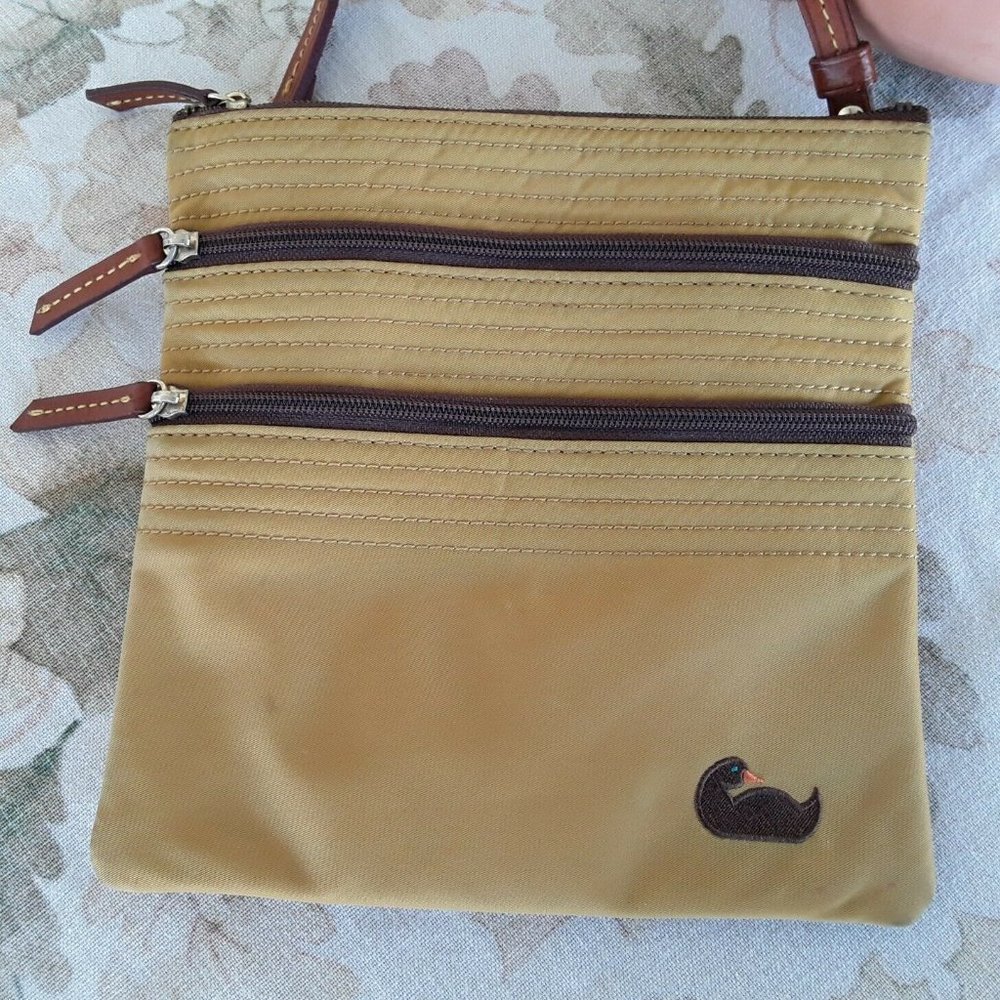 DOONEY & BOURKE CROSS BODY NORTH/SOUTH TRIPLE ZIP